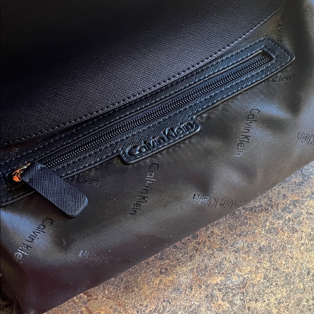 NEW Calvin Klein Cindy Saffiano Clutch Shoulder Bag β Black π€ - Picture 9 of 12